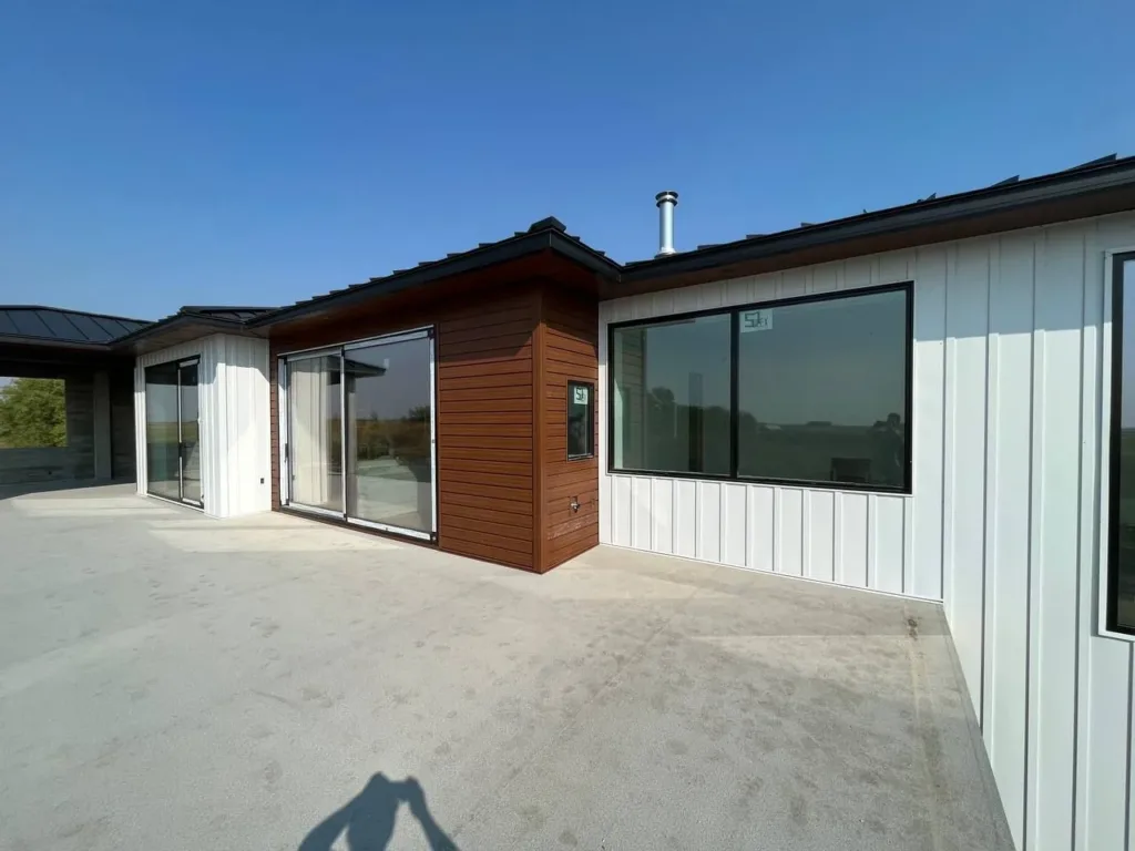 RJ House – Metal Seamless Siding RJ House - Metal Seamless Siding